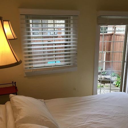 Aberdeen Stone Cottage B&B Traverse City Buitenkant foto