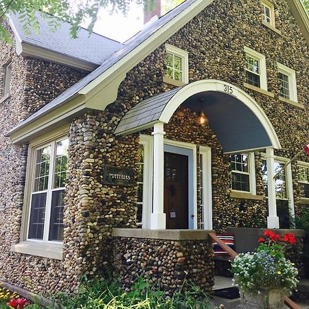 Aberdeen Stone Cottage B&B Traverse City Buitenkant foto