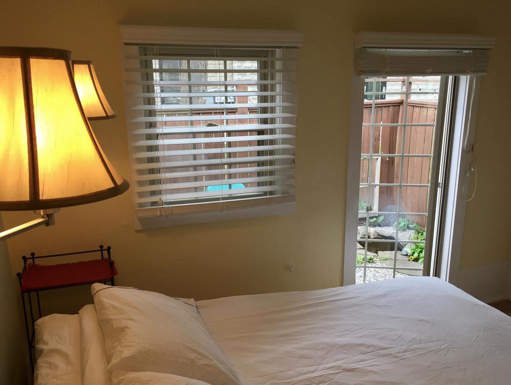 Aberdeen Stone Cottage B&B Traverse City Buitenkant foto