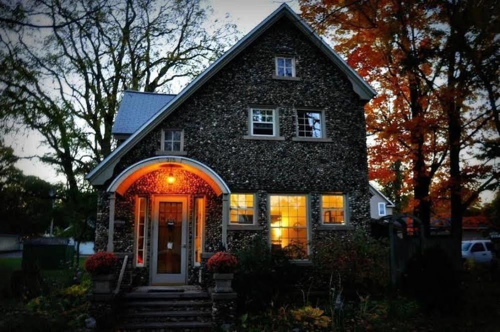 Aberdeen Stone Cottage B&B Traverse City Buitenkant foto