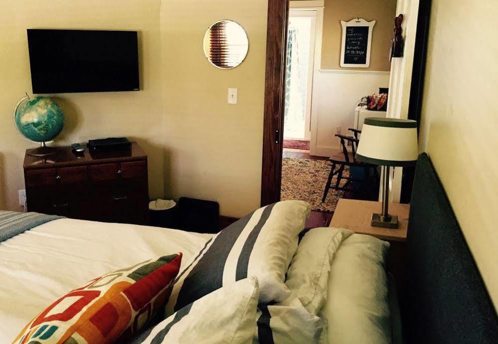Aberdeen Stone Cottage B&B Traverse City Buitenkant foto