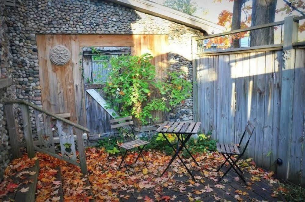 Aberdeen Stone Cottage B&B Traverse City Buitenkant foto